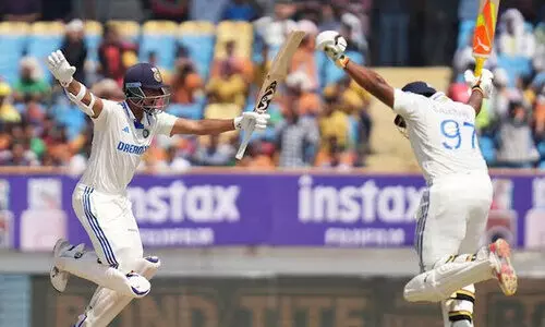 ജയ്സ്വാളിന്റെ ഇരട്ട സെഞ്ച്വറിയിൽ സർഫ്രാസിന്റെ   വേറിട്ട ആഘോഷം; ഏറ്റെടുത്ത് സമൂഹ മാധ്യമങ്ങൾ