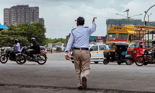 കൈക്കൂലി വൈറൽ; 40 ട്രാഫിക് പൊലീസുകാർക്ക് സ്ഥലം മാറ്റം