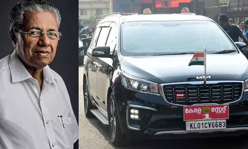 മുൻ സീറ്റിലിരുന്ന ഉദ്യോഗസ്ഥൻ സീറ്റ് ബെല്‍റ്റ് ധരിച്ചില്ല; മുഖ്യമന്ത്രിയുടെ കാറിനും പിഴ