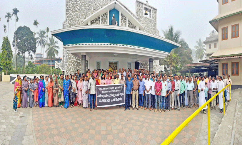 അണയാതെ പ്രതിഷേധം