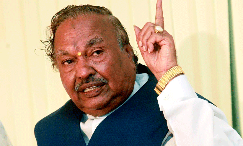 ഈശ്വരപ്പക്കെതിരെ റോഡ് ഉപരോധം; കേസ് റദ്ദാക്കാനുള്ള ഹരജിയിൽ സുപ്രീംകോടതി ഇന്ന് വാദം കേൾക്കും ഈശ്വരപ്പക്കെതിരെ റോഡ് ഉപരോധം; കേസ് റദ്ദാക്കാനുള്ള ഹരജിയിൽ സുപ്രീംകോടതി ഇന്ന് വാദം കേൾക്കും