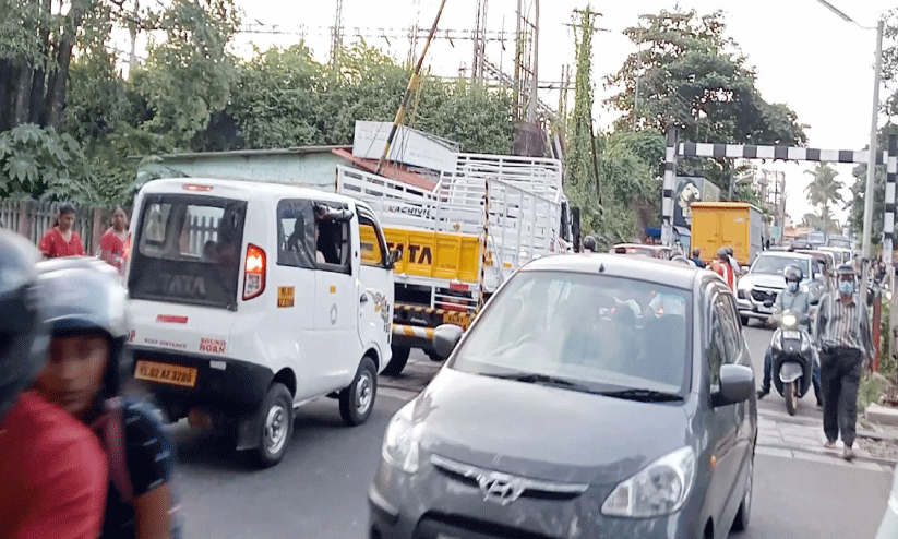 കുരുക്ക് അഴിയുന്നു; കുണ്ടറ മേല്‍പാലത്തിന്റെ തടസ്സങ്ങള്‍ നീങ്ങുന്നു