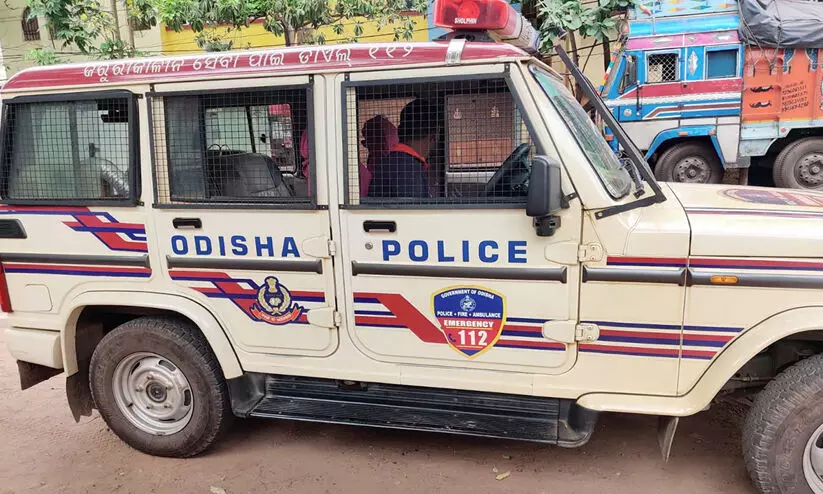 ചൂതാട്ടകേന്ദ്രത്തിലെ റെയ്ഡിനിടെ വനിതാ പോലീസുകാരെ മുറിയിൽ പൂട്ടിയിട്ടു ചൂതാട്ടകേന്ദ്രത്തിലെ റെയ്ഡിനിടെ വനിതാ പോലീസുകാരെ മുറിയിൽ പൂട്ടിയിട്ടു