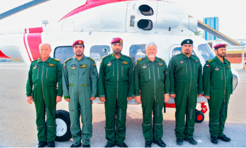 റാ​സ​ല്‍ഖൈ​മ​യി​ലെ പ​ർ​വ​ത​നി​ര​യി​ല്‍ കു​ടു​ങ്ങി​യ​വ​രെ  ര​ക്ഷ​പ്പെ​ടു​ത്തി​യ റാ​ക് പൊ​ലീ​സ് എ​യ​ര്‍ വി​ങ് വി​ഭാ​ഗ​ത്തി​ലെ ഉ​ദ്യോ​ഗ​സ്ഥ​ര്‍