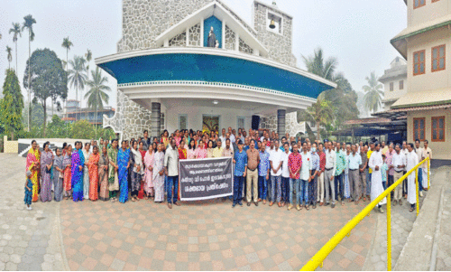 അണയാതെ പ്രതിഷേധം