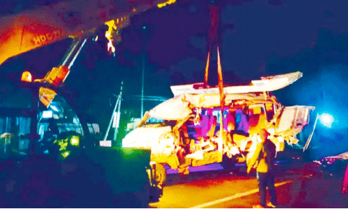 ബം​ഗ​ളൂ​രു-​മൈ​സൂ​രു പാ​ത​യി​ൽ വാ​ഹ​നാ​പ​ക​ടം; മൂ​ന്നു പേ​ർ മ​രി​ച്ചു