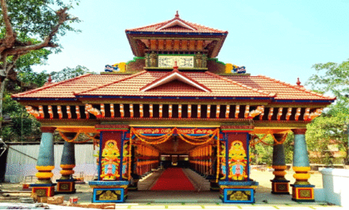 കേരളീയ വാസ്തുശിൽപ സൗന്ദര്യവുമായി കാപ്പാട്ട് ക്ഷേത്രഗോപുരം