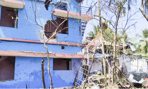 ചൂരക്കാട് സ്ഫോടനം; നാശനഷ്ടങ്ങളുടെ റിപ്പോർട്ട് കലക്ടർക്ക് കൈമാറി ചൂരക്കാട് സ്ഫോടനം; നാശനഷ്ടങ്ങളുടെ റിപ്പോർട്ട് കലക്ടർക്ക് കൈമാറി