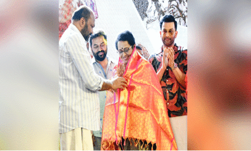 മല്ലികാ സുകുമാരന്‍റ സിനിമ ജീവിതത്തിലെ 50 വർഷം ആഘോഷിച്ച് തലസ്ഥാനം