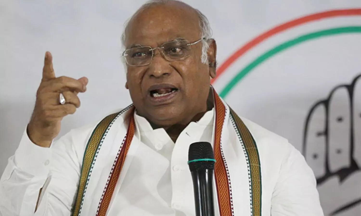 മോ​ദി​യുടെ കസേര ഇളകിത്തുടങ്ങിയെന്ന് ഖാർ​ഗെ