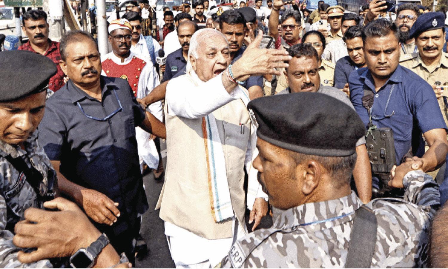 ആ​രി​ഫ് മു​ഹ​മ്മ​ദ് ഖാ​ൻ