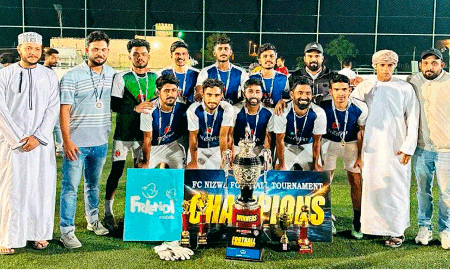 നി​സ്‌​വ എ​ഫ്‌.​സി സം​ഘ​ടി​പ്പി​ച്ച സെ​വ​ൻ​സ്‌ ഫു​ട്ബാ​ൾ ടൂ​ർ​ണ​മെ​ന്റി​ൽ ജേ​താ​ക്ക​ളാ​യ  സെ​ന്ന മ​ല​ബാ​ർ നെ​സ്റ്റോ എ​ഫ്.​സി