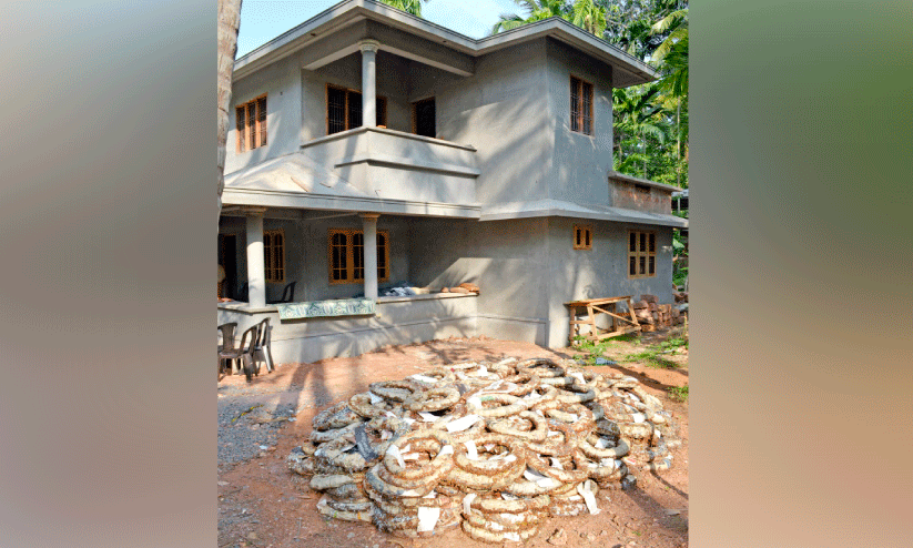 കരിനിഴലിൽ വീണ്ടും സി.പി.എം