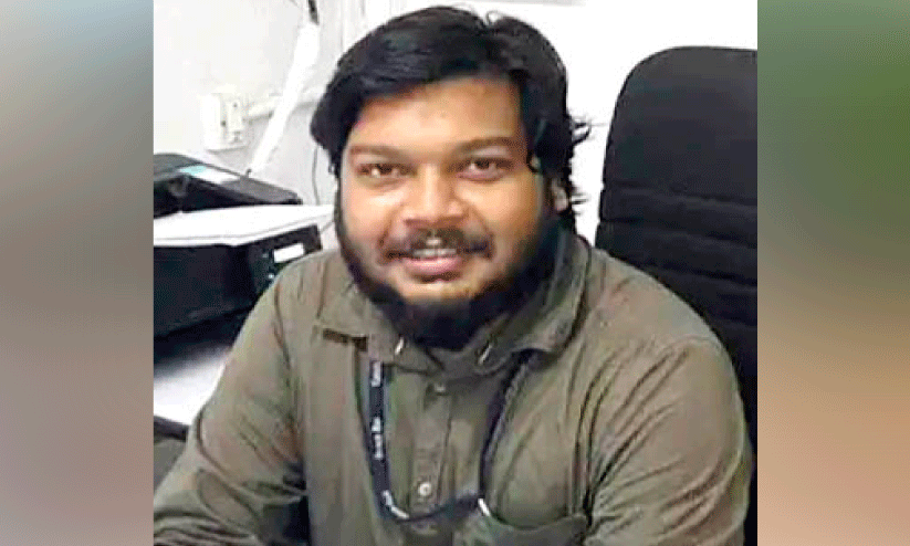 ബൈക്കിൽ ലോറിയിടിച്ച് ബാങ്ക് മാനേജർ മരിച്ചു ബൈക്കിൽ ലോറിയിടിച്ച് ബാങ്ക് മാനേജർ മരിച്ചു