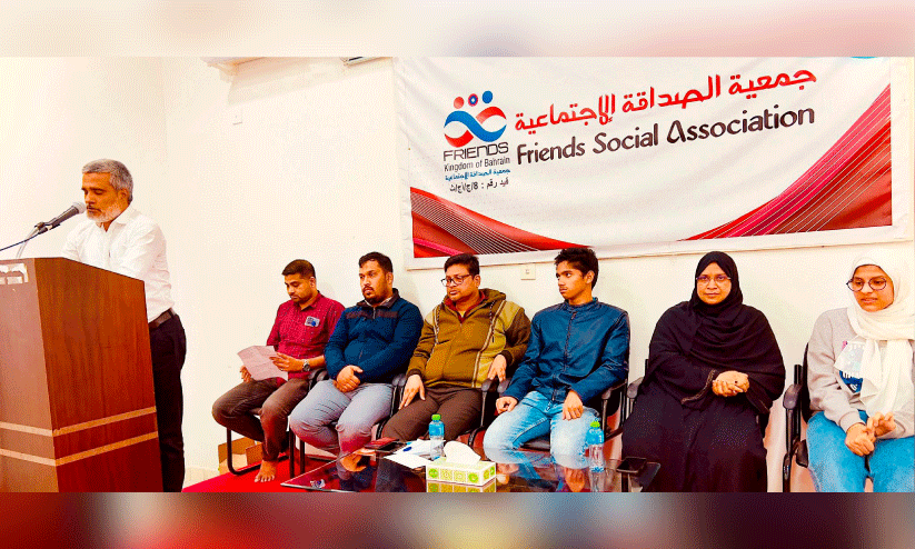 ഫ്ര​ന്റ്‌​സ് സോ​ഷ്യ​ൽ അ​സോ​സി​യേ​ഷ​ൻ പ്ര​വ​ർ​ത്ത​ക സം​ഗ​മ​ത്തി​ൽ പ്ര​സി​ഡ​ന്റ് എം.​എം. സു​ബൈ​ർ സം​സാ​രി​ക്കു​ന്നു