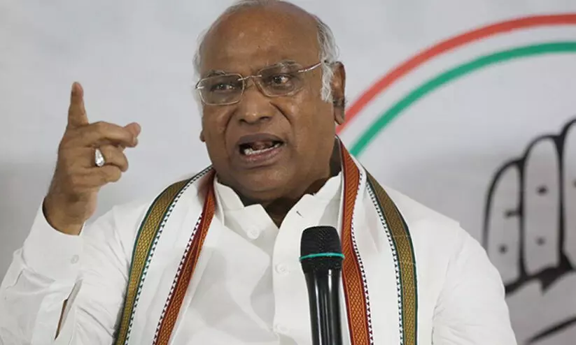 ബി.ജെ.പിക്ക് 100 സീറ്റ് പോലും ലഭിക്കില്ല; മോദിയുടെ ഗ്യാരണ്ടി രണ്ടോ മൂന്നോ ‘സുഹൃത്തുക്കൾക്ക്’ മാ​ത്രം -ഖാർഗെ