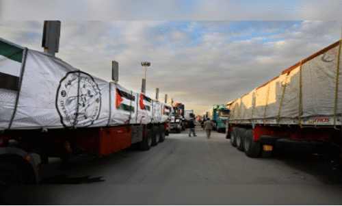 ഈ​ജി​പ്തി​ലെ റ​ഫ അ​തി​ർ​ത്തി ഗ​സ്സ മു​ന​മ്പി​ലേ​ക്ക്​ പ്ര​വേ​ശി​ക്കു​ന്ന യു.​എ.​ഇ​യി​ൽ​നി​ന്നു​ള്ള ​ട്ര​ക്കു​ക​ൾ