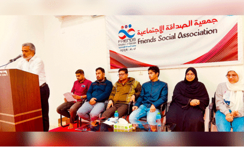 ഫ്ര​ന്റ്‌​സ് സോ​ഷ്യ​ൽ അ​സോ​സി​യേ​ഷ​ൻ പ്ര​വ​ർ​ത്ത​ക സം​ഗ​മ​ത്തി​ൽ പ്ര​സി​ഡ​ന്റ് എം.​എം. സു​ബൈ​ർ സം​സാ​രി​ക്കു​ന്നു