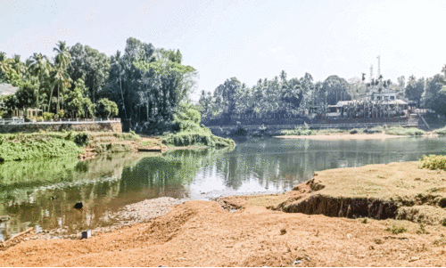 വേണം, ത്രിവേണി സംഗമത്തിൽ തൂക്കുപാലം