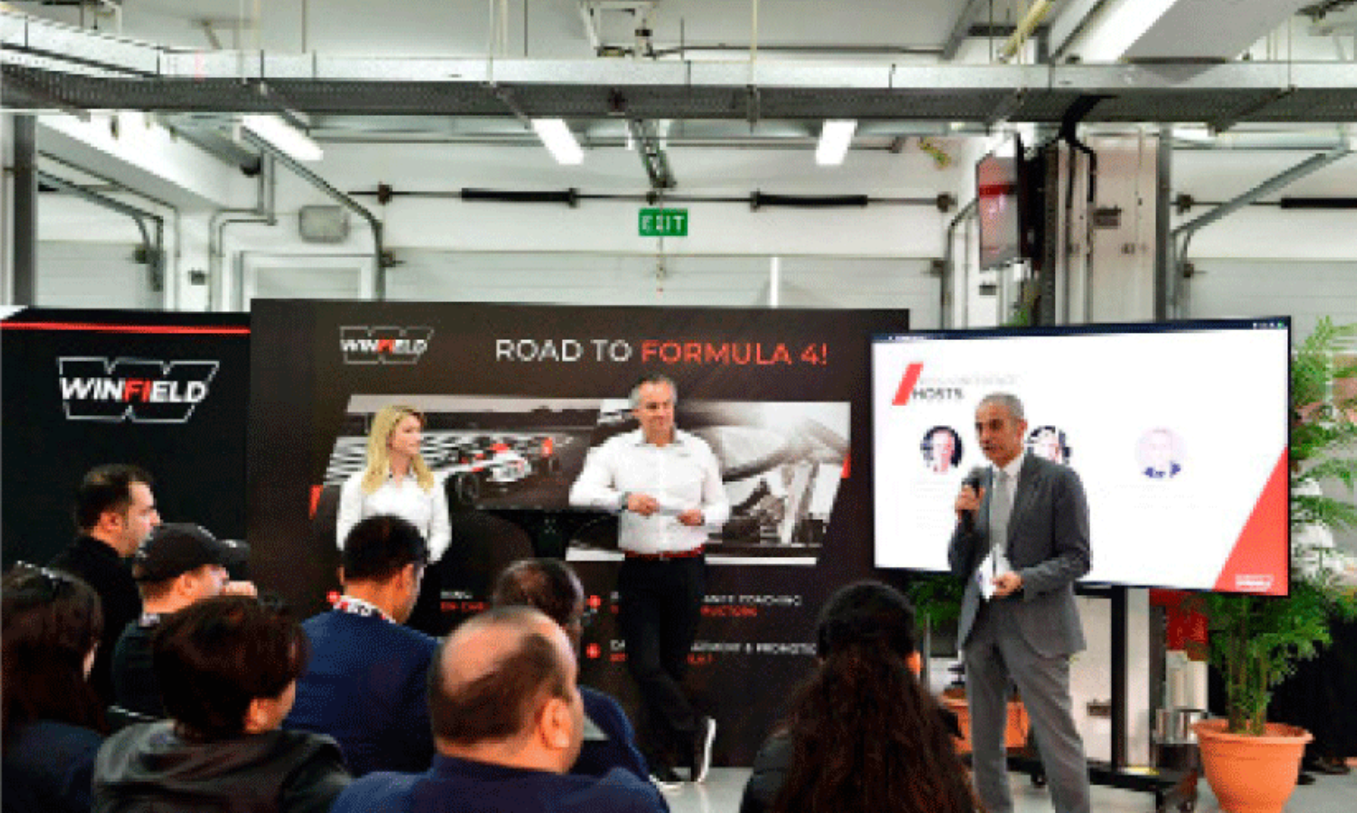 വി​ൻ​ഫീ​ൽ​ഡ് റൈ​സി​ങ് സ്കൂ​ളും ബ​ഹ്റൈ​ൻ ഇ​ന്‍റ​ർ​നാ​ഷ​ന​ൽ സ​ർ​ക്യൂ​ട്ടും ചേ​ർ​ന്ന് മോ​ട്ടോ​സ്പോ​ട്ട്  പ​രി​ശീ​ല​ന സ്കൂ​ൾ ആരംഭിക്കുന്നതിന്‍റെ പ്രഖ്യാപന ചടങ്ങിൽ നിന്ന്