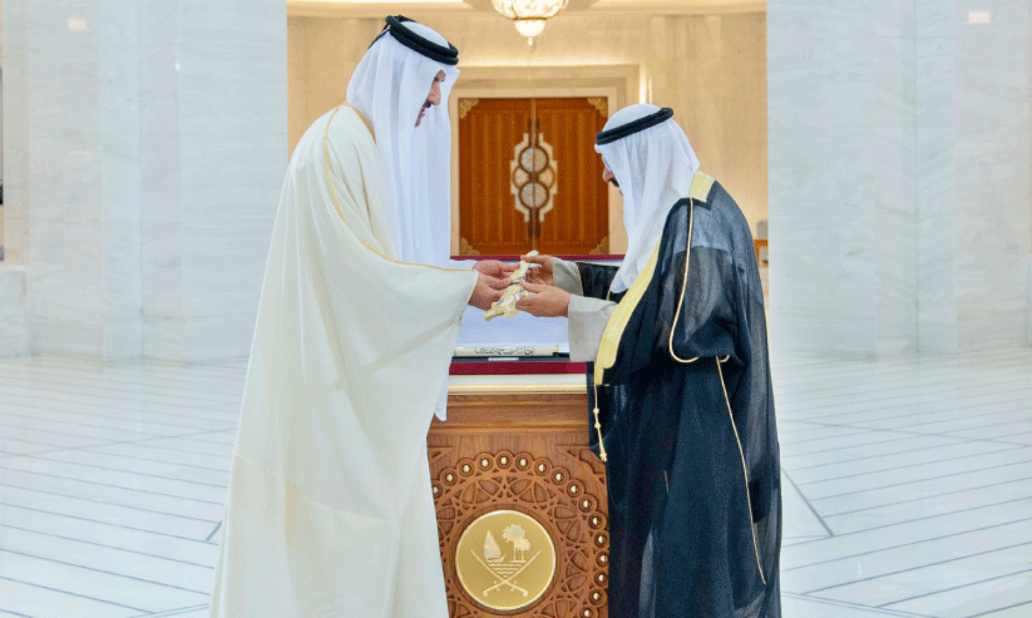 gifting sword to kuwait ameer