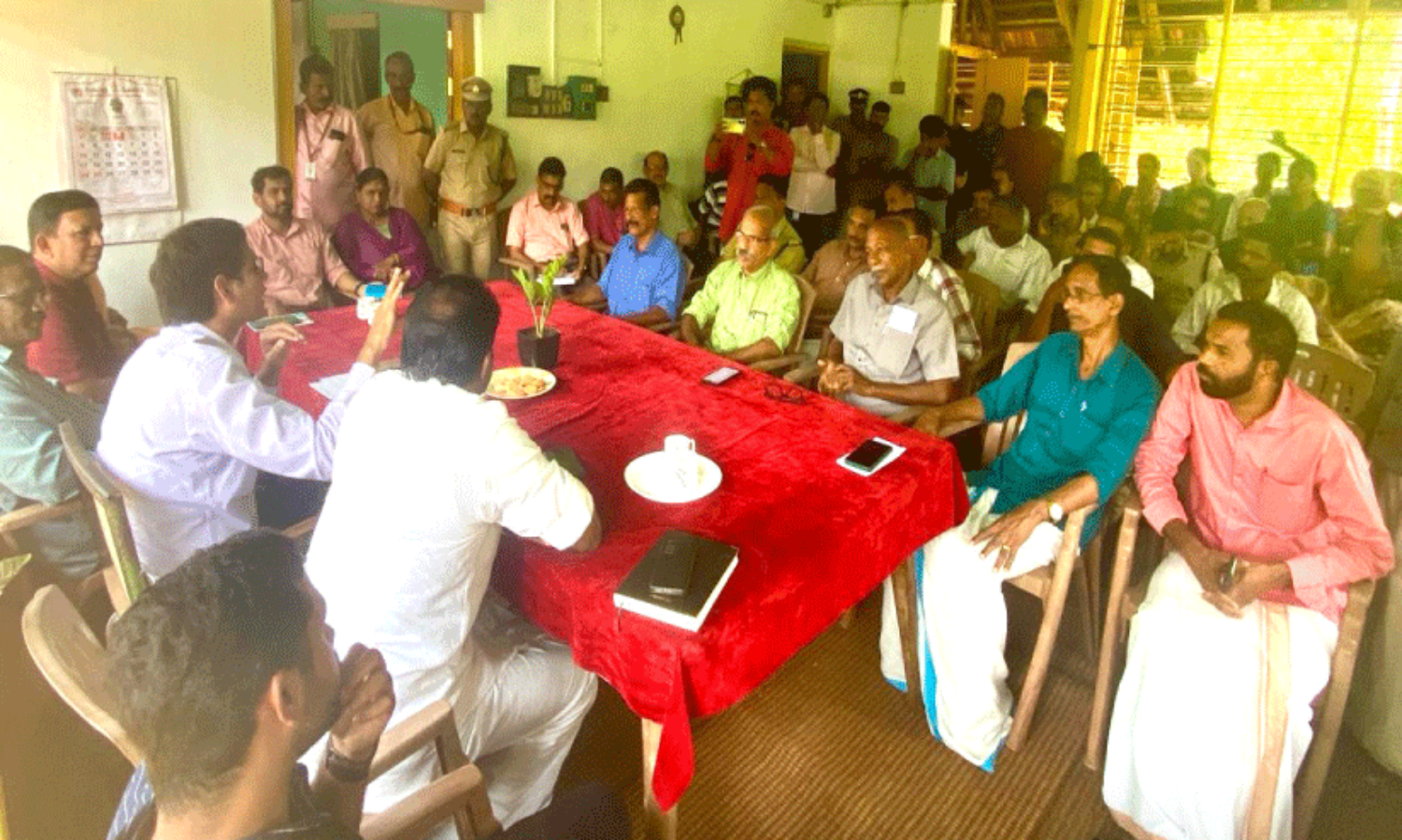 ആ​റ​ളം ഫാ​മി​ലെ ആ​ന​ക​ളെ തു​ര​ത്ത​ൽ പു​ന​രാ​രം​ഭി​ക്കും