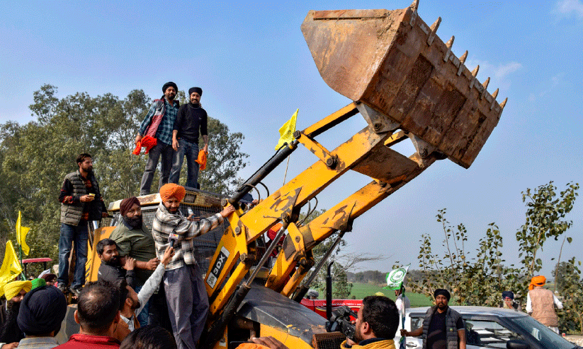 ക​ർ​ഷ​ക​ർ മു​ന്നോ​ട്ട്