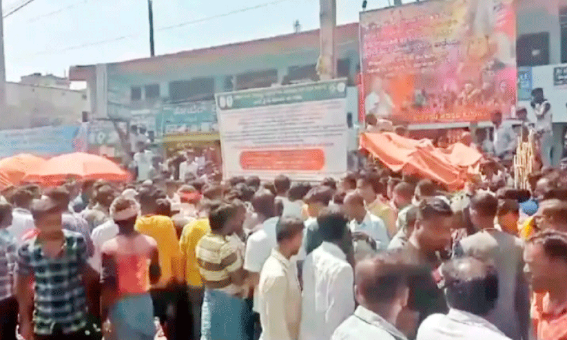 ശി​രാ​ല​ക്കൊ​പ്പ ബ​സ് സ്റ്റാ​ൻ​ഡി​ൽ സ്ഫോ​ട​നം; വ്യാ​പാ​രി​ക്ക് പ​രി​ക്ക്