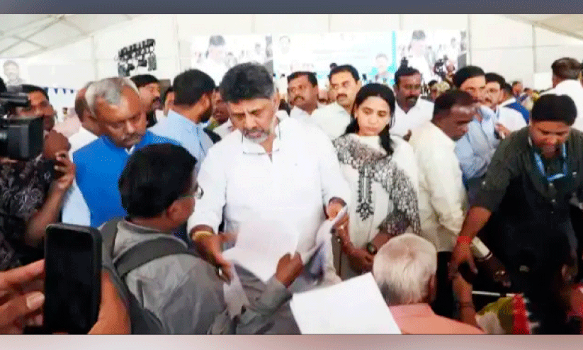 ഊമയായ സുനിതക്ക് മകൾ നാവായി; ഉടൻ നടപടി സ്വീകരിച്ച് ഉപമുഖ്യമന്ത്രി ഊമയായ സുനിതക്ക് മകൾ നാവായി; ഉടൻ നടപടി സ്വീകരിച്ച് ഉപമുഖ്യമന്ത്രി