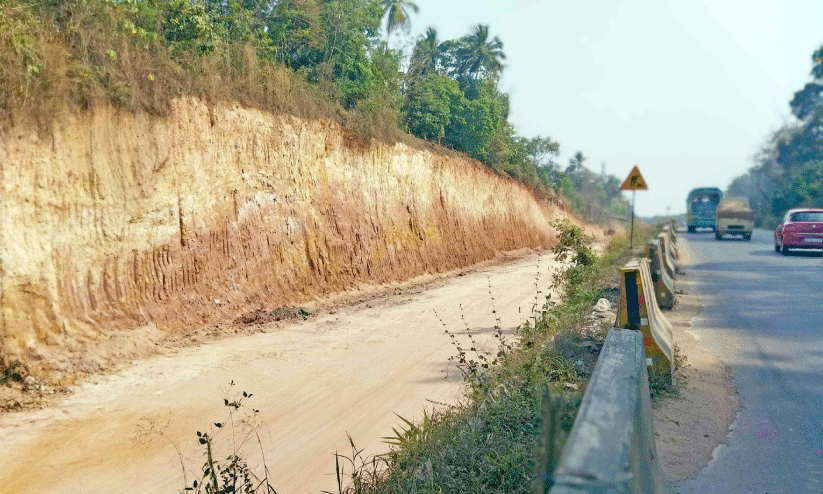 ദേ​ശീ​യ​പാ​ത നി​ർ​മാ​ണം; സം​ര​ക്ഷ​ണ ഭി​ത്തി നി​ർ​മി​ക്കാ​തെ മ​ണ്ണെ​ടു​പ്പ്