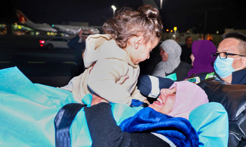 palastine lady with child who reached Doha palastine lady with child who reached Doha