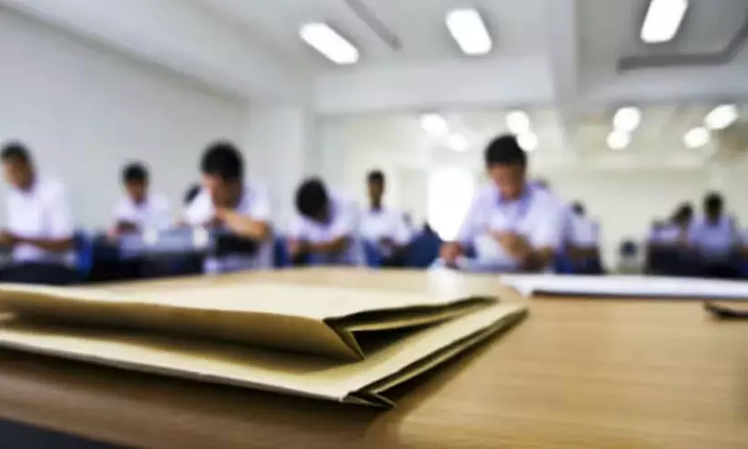 ഹയർ സെക്കൻഡറി മോഡൽ പരീക്ഷ ചോദ്യപേപ്പർ ചോർച്ച: അന്വേഷണത്തിന് പൊതുവിദ്യാഭ്യാസ വകുപ്പ് ഹയർ സെക്കൻഡറി മോഡൽ പരീക്ഷ ചോദ്യപേപ്പർ ചോർച്ച: അന്വേഷണത്തിന് പൊതുവിദ്യാഭ്യാസ വകുപ്പ്