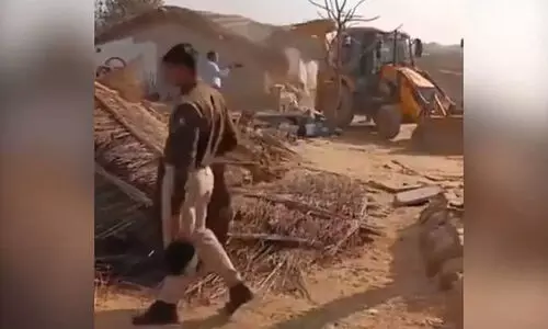 ബീഫ് വിറ്റെന്ന് ആരോപിച്ച് രാജസ്ഥാനിൽ 12 വീടുകൾ തകർത്ത് പൊലീസ്; 44 ഏക്കറിലെ കൃഷിയും നശിപ്പിച്ചു