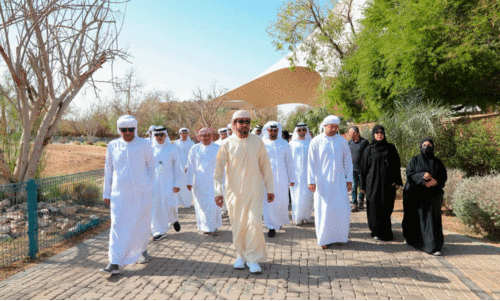ഡയറക്ടർ ജനറൽ  ഗാനിം മുബാറക് അൽ ഹജേരിയുടെ  നേതൃത്വത്തിലുള്ള സംഘം മൃഗശാല പരിശോധിക്കുന്നു