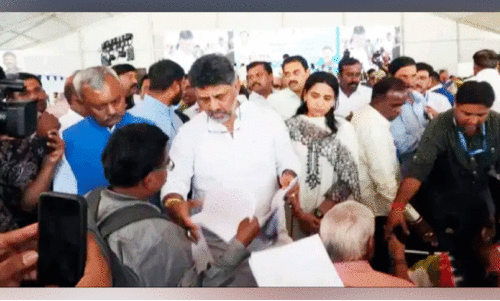 ഊമയായ സുനിതക്ക് മകൾ നാവായി; ഉടൻ നടപടി സ്വീകരിച്ച് ഉപമുഖ്യമന്ത്രി