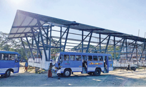 പ​ണി​തി​ട്ടും പ​ണി​തി​ട്ടും തീ​രാ​തെ...