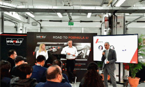 വി​ൻ​ഫീ​ൽ​ഡ് റൈ​സി​ങ് സ്കൂ​ളും ബ​ഹ്റൈ​ൻ ഇ​ന്‍റ​ർ​നാ​ഷ​ന​ൽ സ​ർ​ക്യൂ​ട്ടും ചേ​ർ​ന്ന് മോ​ട്ടോ​സ്പോ​ട്ട്  പ​രി​ശീ​ല​ന സ്കൂ​ൾ ആരംഭിക്കുന്നതിന്‍റെ പ്രഖ്യാപന ചടങ്ങിൽ നിന്ന്