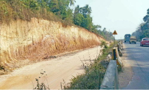 ദേ​ശീ​യ​പാ​ത നി​ർ​മാ​ണം; സം​ര​ക്ഷ​ണ ഭി​ത്തി നി​ർ​മി​ക്കാ​തെ മ​ണ്ണെ​ടു​പ്പ്