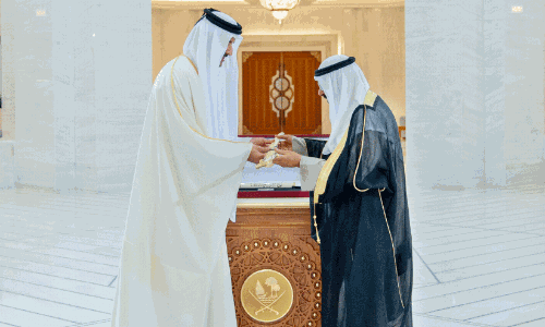 gifting sword to kuwait ameer