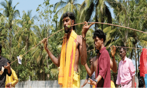പൊ​യ്ക്കു​തി​ര​ക​ൾ നി​റ​ഞ്ഞാ​ടി; മ​നം​നി​റ​ച്ച് മ​ച്ചാ​ട് മാ​മാ​ങ്കം