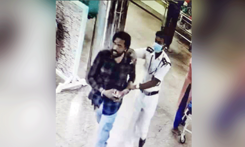 തി​രു​വ​ന​ന്ത​പു​രം മെഡിക്കൽ കോളജിൽ തോക്കുമായി യുവാവ്