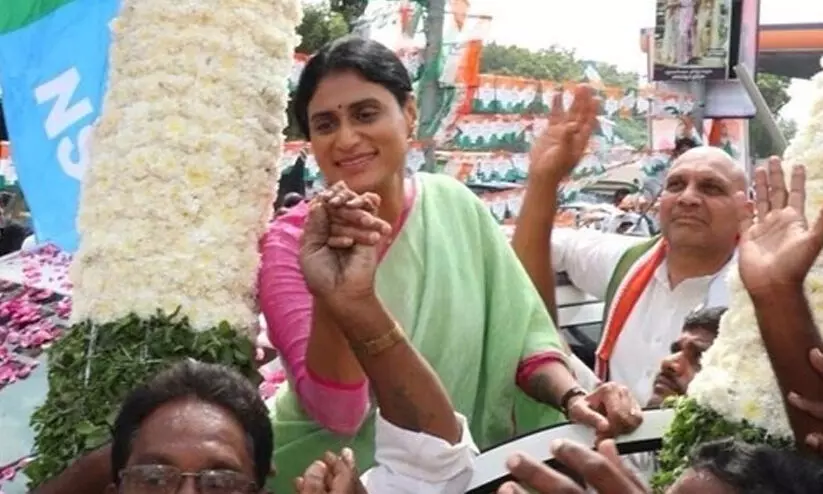 വീട്ടുതടങ്കൽ ഭയന്ന് കോൺഗ്രസ് ഓഫീസിൽ രാത്രി ഉറങ്ങി വൈ.എസ്. ശർമ്മിള