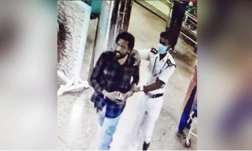 തി​രു​വ​ന​ന്ത​പു​രം മെഡിക്കൽ കോളജിൽ തോക്കുമായി യുവാവ്