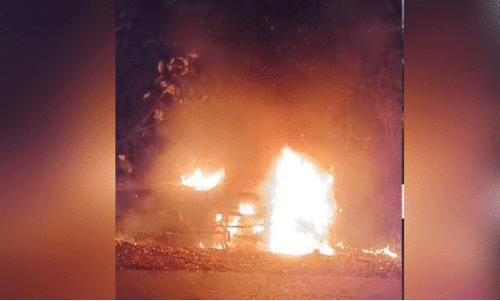 മാക്കൂട്ടം ചുരത്തിൽ വാഹനാപകടം; പിക്കപ്പ് വാൻ കത്തിനശിച്ചു