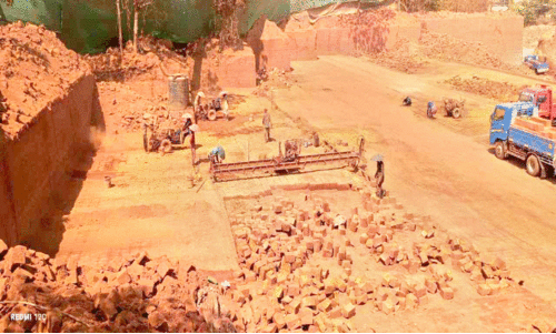 പകൽ കത്തുന്നു; ചൂടിൽ വാടിത്തളർന്ന് തൊഴിലാളികൾ