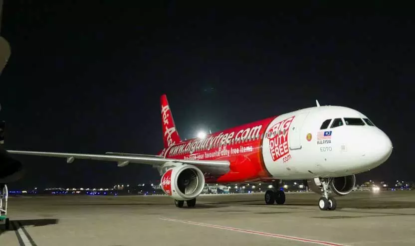 ക്വാലാലംപുരിലേക്ക് സര്വിസ് നടത്തുന്ന എയര് ഏഷ്യ ബെര്ഹാദിന്റെ വിമാനം ക്വാലാലംപുരിലേക്ക് സര്വിസ് നടത്തുന്ന എയര് ഏഷ്യ ബെര്ഹാദിന്റെ വിമാനം