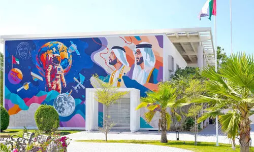 മ്യൂറൽ ചിത്രങ്ങളിൽ തിളങ്ങി ബഹിരാകാശ കേന്ദ്രം