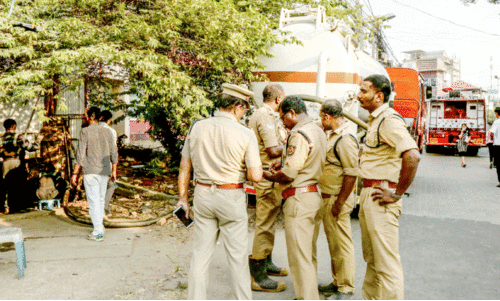 റിഫൈനറിയിലെ ഫർണസ് ഓയിൽ നഗരമധ്യത്തിൽ ചോർന്നു