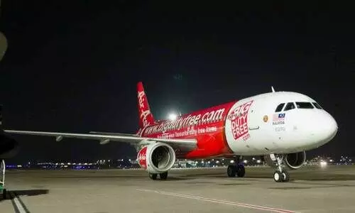 ക്വാ​ലാ​ലം​പു​രി​ലേ​ക്ക്​ സ​ര്‍വി​സ് ന​ട​ത്തു​ന്ന എ​യ​ര്‍ ഏ​ഷ്യ ബെ​ര്‍ഹാ​ദി​ന്റെ വി​മാ​നം