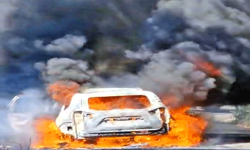 വ​യ​നാ​ട്​ ചു​ര​ത്തി​ൽ ഓ​ടി​ക്കൊ​ണ്ടി​രു​ന്ന കാ​ർ ക​ത്തി​ന​ശി​ച്ചു